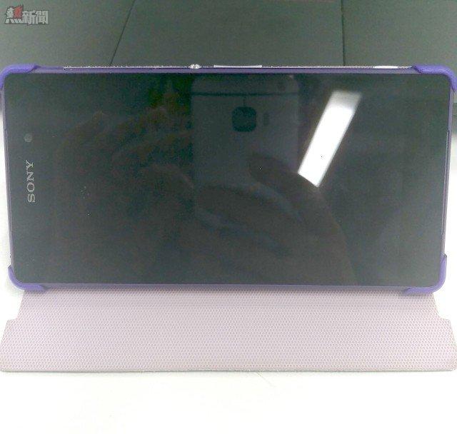 HTC-One-M9-Hima-reflection-640x608