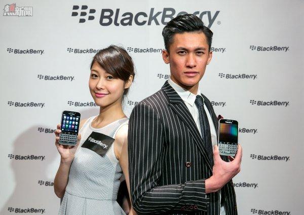 Models holding BlackBerry Classic 2