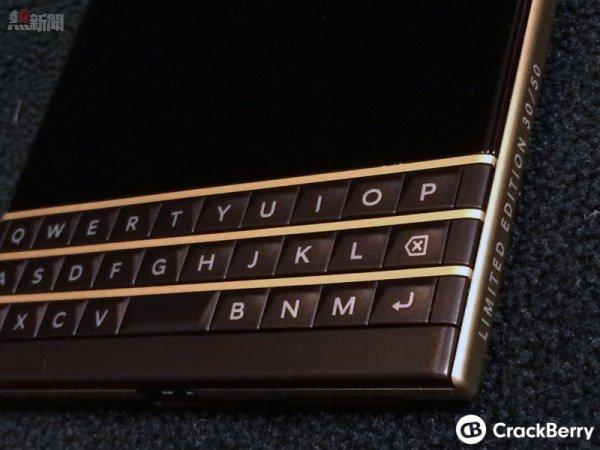 BlackBerry-Gold-And-Black-Keyboard