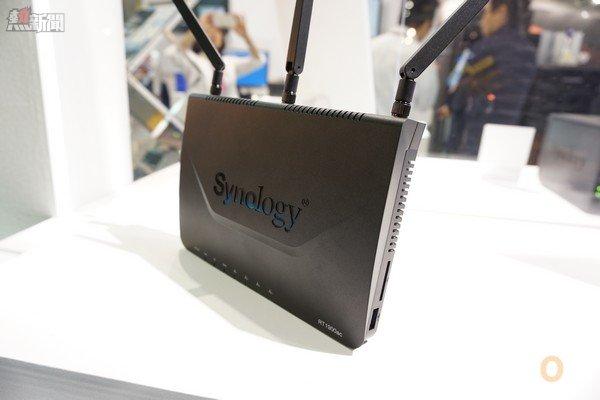 Synology  Router RT1900ac 01