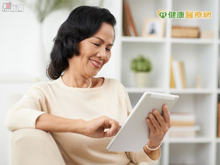 婦人狂追劇　眼前出現碎片竟是飛蚊症