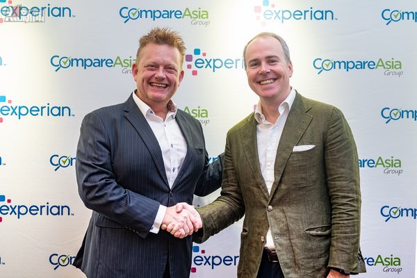 益博睿亞太區CEO Ben Elliott (左) 及CompareAsiaGroup行政總裁Sam Allen (右) 握手展開是次兩強聯手之策略性合作