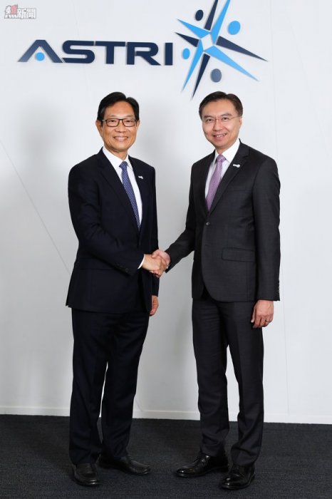 李惠光先生（右）將於2019年10月21日起，接替王明鑫先生（左）出任應科院董事局主席