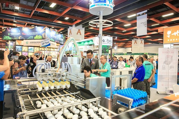 海外展商也不遑多讓，今年計有超過40個國際品牌帶來最完善的蛋雞與家禽自動化設備。