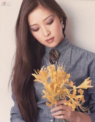 她曾是費翔紅顏知己，“父女戀”閃婚閃離，皈依佛門卻又未婚生女