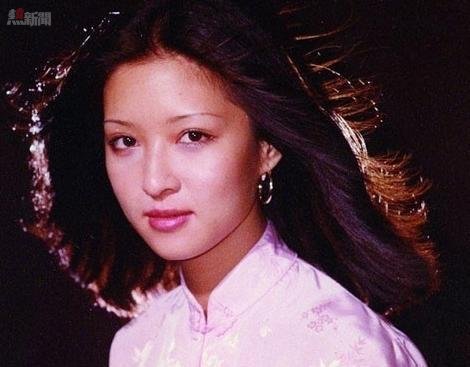 她曾是費翔紅顏知己，“父女戀”閃婚閃離，皈依佛門卻又未婚生女